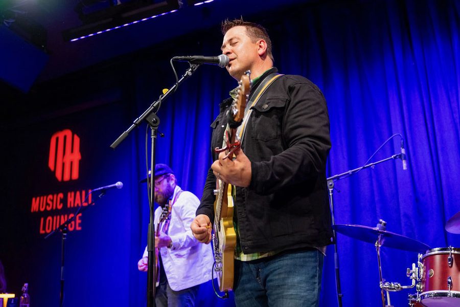 Pat Curry and Ian Sleeper performing live
